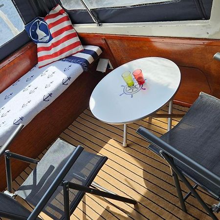 Boat Allemansfreon - Kamperen Op Het Water - Niet Om Mee Te Varen - Read Host Profile-Lees Hostprofiel Jutrijp Zewnętrze zdjęcie