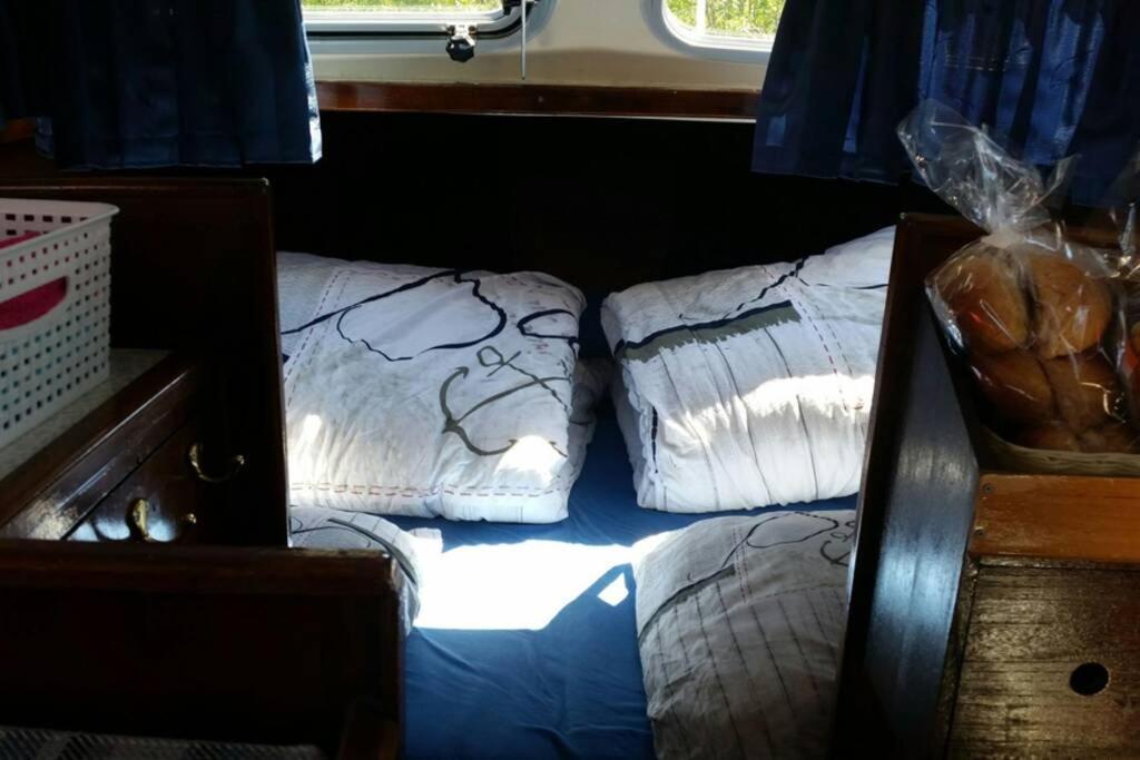 Boat Allemansfreon - Kamperen Op Het Water - Niet Om Mee Te Varen - Read Host Profile-Lees Hostprofiel Jutrijp Zewnętrze zdjęcie