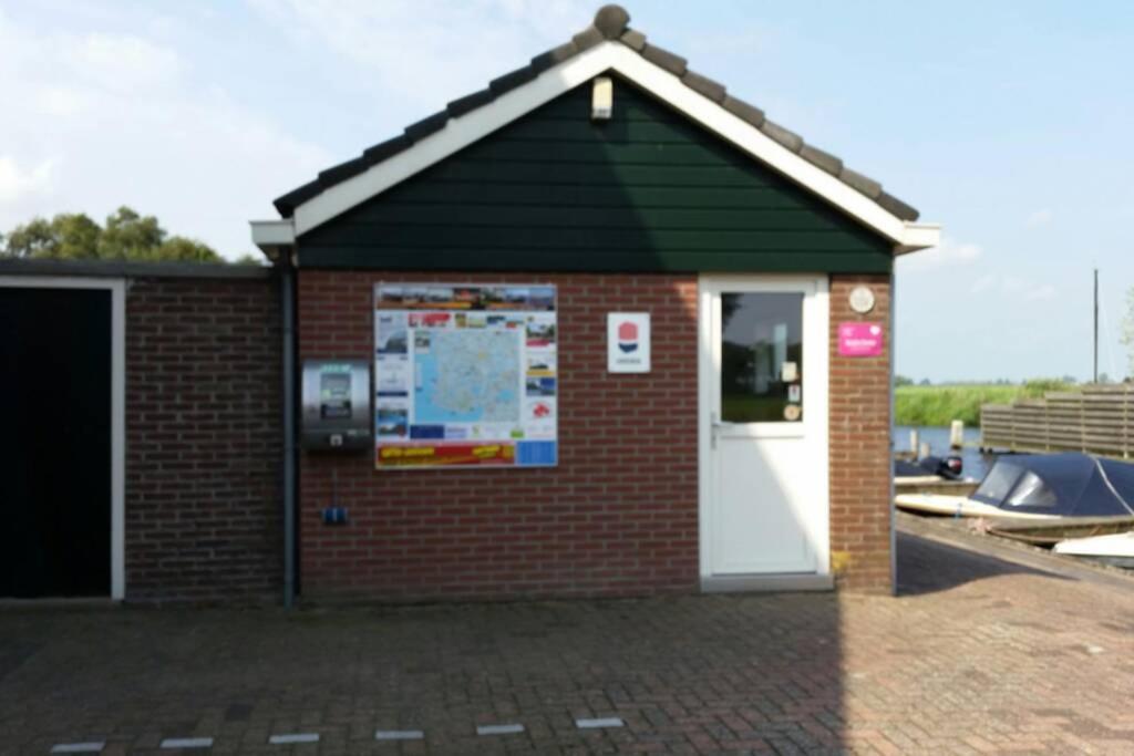 Boat Allemansfreon - Kamperen Op Het Water - Niet Om Mee Te Varen - Read Host Profile-Lees Hostprofiel Jutrijp Zewnętrze zdjęcie