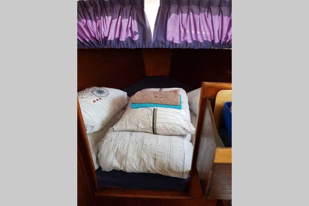 Boat Allemansfreon - Kamperen Op Het Water - Niet Om Mee Te Varen - Read Host Profile-Lees Hostprofiel Jutrijp Zewnętrze zdjęcie