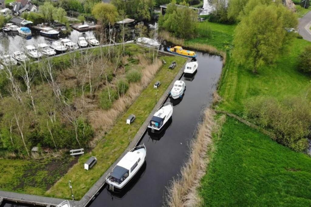 Boat Allemansfreon - Kamperen Op Het Water - Niet Om Mee Te Varen - Read Host Profile-Lees Hostprofiel Jutrijp Zewnętrze zdjęcie