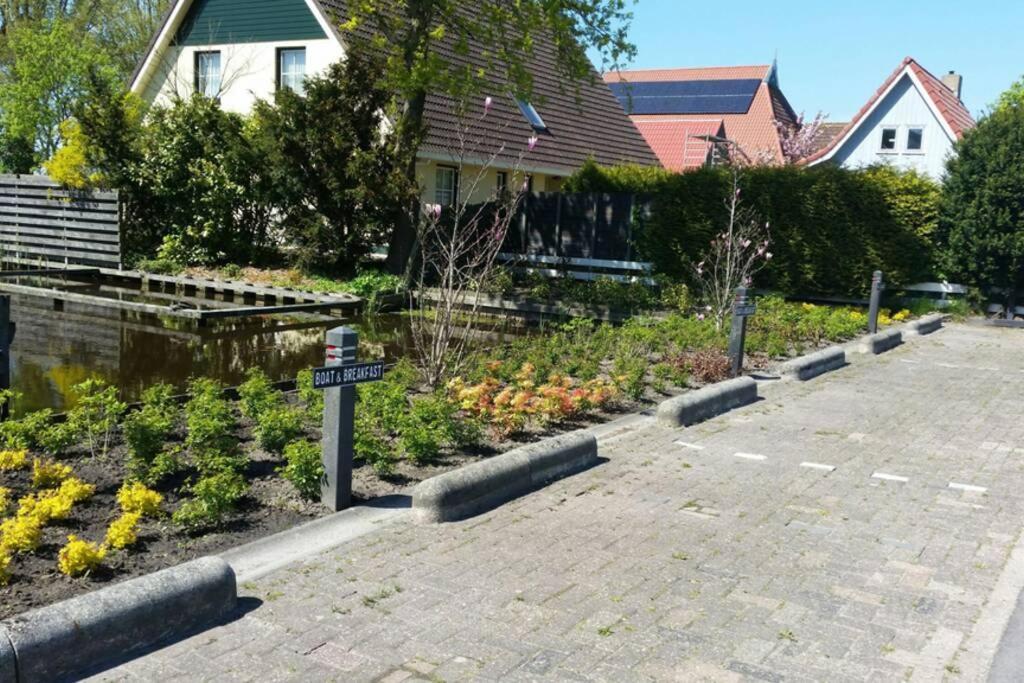 Boat Allemansfreon - Kamperen Op Het Water - Niet Om Mee Te Varen - Read Host Profile-Lees Hostprofiel Jutrijp Zewnętrze zdjęcie