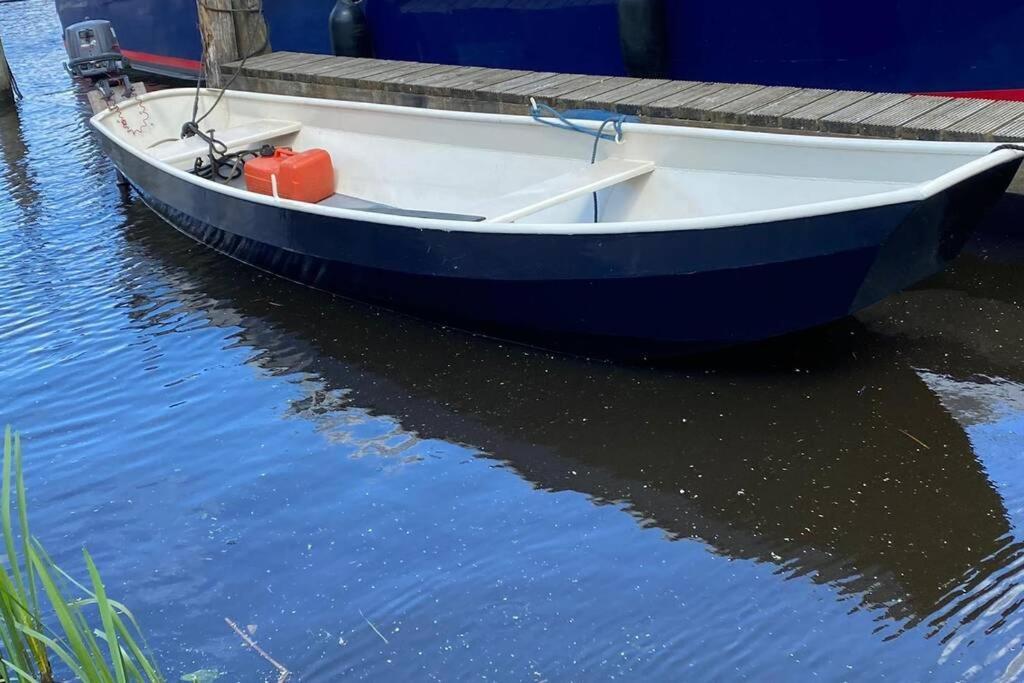 Boat Allemansfreon - Kamperen Op Het Water - Niet Om Mee Te Varen - Read Host Profile-Lees Hostprofiel Jutrijp Zewnętrze zdjęcie