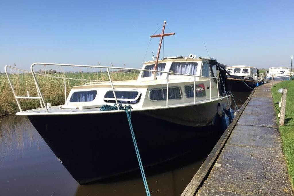 Boat Allemansfreon - Kamperen Op Het Water - Niet Om Mee Te Varen - Read Host Profile-Lees Hostprofiel Jutrijp Zewnętrze zdjęcie