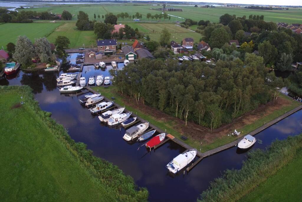 Boat Allemansfreon - Kamperen Op Het Water - Niet Om Mee Te Varen - Read Host Profile-Lees Hostprofiel Jutrijp Zewnętrze zdjęcie