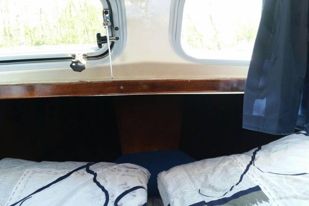 Boat Allemansfreon - Kamperen Op Het Water - Niet Om Mee Te Varen - Read Host Profile-Lees Hostprofiel Jutrijp Zewnętrze zdjęcie