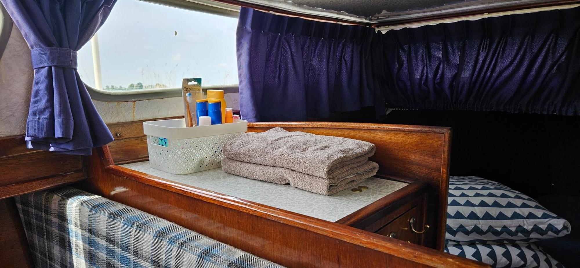 Boat Allemansfreon - Kamperen Op Het Water - Niet Om Mee Te Varen - Read Host Profile-Lees Hostprofiel Jutrijp Zewnętrze zdjęcie